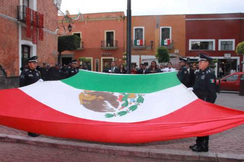 Encabeza alcalde de Xiloxoxtla Arrio de Bandera en el Zócalo Capitalino imagen 4
