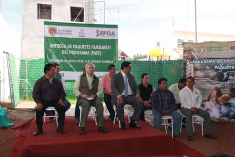 En Xaloztoc benefician a 390 familias con paquetes de animales de traspatio imagen 2