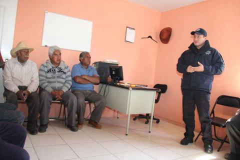 Participa policía de Zacatelco en reunión de trabajo con ejidatarios imagen 3