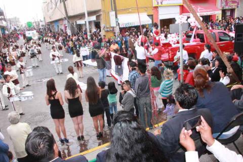 Espectacular desfile inaugura la feria “Xaloztoc 2015” imagen 4