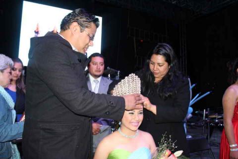Con éxito coronan a reina de Feria de Tecolotla imagen 5