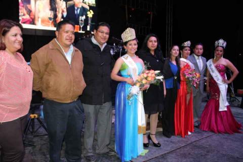 Con éxito coronan a reina de Feria de Tecolotla imagen 4