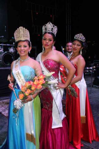Con éxito coronan a reina de Feria de Tecolotla imagen 3