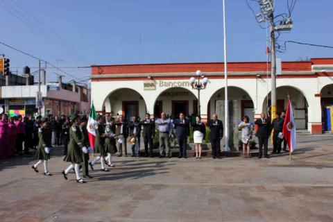 Encabeza Vicente Hernández Roldán Honores a la Bandera en Calpulalpan imagen 6