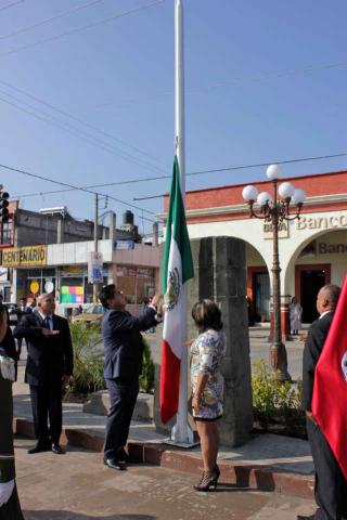 Encabeza Vicente Hernández Roldán Honores a la Bandera en Calpulalpan imagen 2