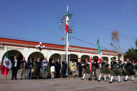Encabeza Vicente Hernández Roldán Honores a la Bandera en Calpulalpan imagen 8