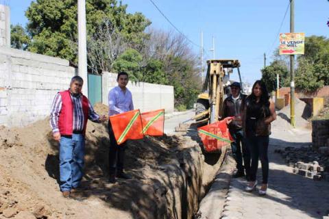 Alcalde rehabilita drenaje sanitario en Badillo Sur imagen 1