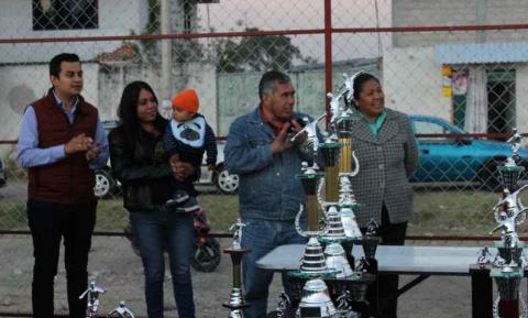 Culmina torneo de fútbol 7 en Xicohtzinco imagen 2