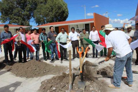 Algredo inicia trabajos de techumbre en Hueyotlipan imagen 1