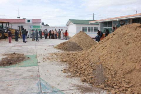 Inician la construcción de la techumbre de la primaria de Tetlatlahuca imagen 2