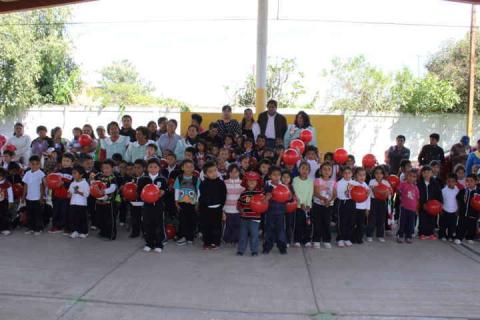 Preescolar de Ixtacuixtla es beneficiado con piso por el ex diputado federal imagen 2
