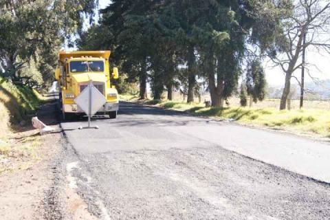 Reanudan rehabilitación de tramo carretero en Nanacamilpa imagen 2