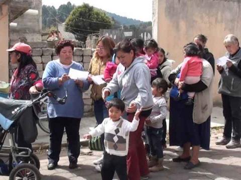 Entregó Ayto. de Nanacamilpa cobertores a familias vulnerables imagen 2