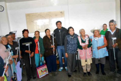 Entregan ayudas funcionales en beneficio de personas con discapacidad