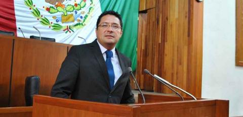 Reconoce diputado ilegalidad en su nombramiento como presidente del Congreso