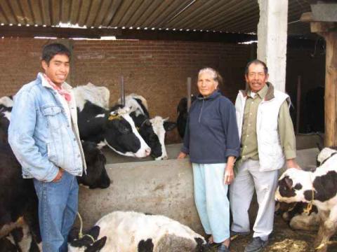 Sostiene Martha Palafox reunión con productores de leche en Tlaxcala