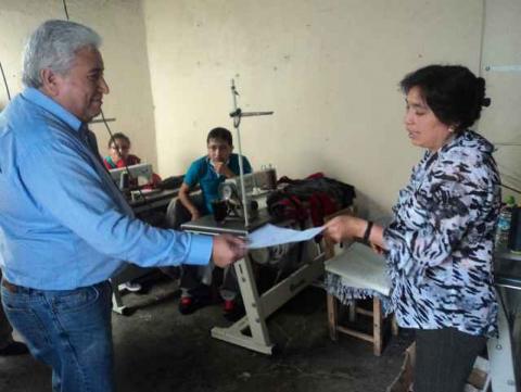 El Fomtlax entrega créditos a microempresarios: Silvestre Velázquez imagen 1