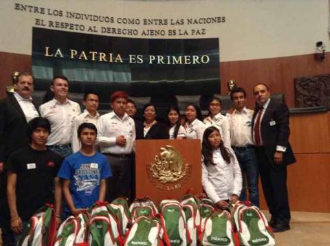 Recibe Martha Palafox en el Senado a Tlaxcaltecas campeones en concurso de la NASA imagen 1