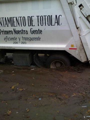 Se traga la tierra vehículos entre Panotla y Totolac imagen 1