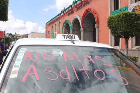 Exigen justicia a taxista asesinado por payasos