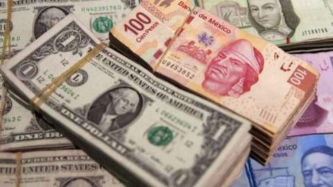 Está subvaluado el peso mexicano frente al dólar