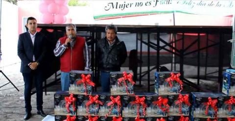 Ayuntamiento y SMDIF festejan a la mujer en su día imagen 4