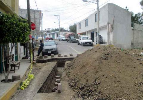 Construye Ayto. de Tlaxcala alcantarilla pluvial en Cuahutelulpan imagen 1