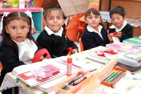 Entregan en Tlaxcala útiles y libros de texto gratuitos imagen 1