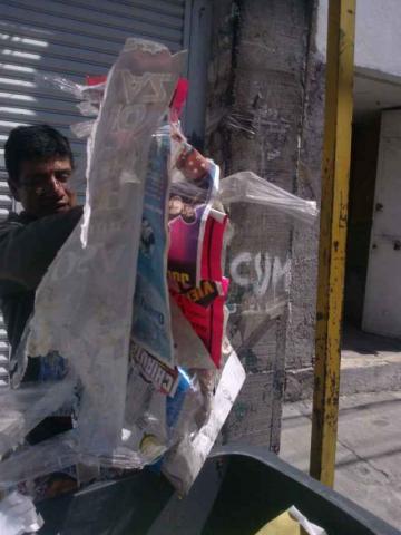 En Chiautempan retiran publicidad para mejorar imagen urbana