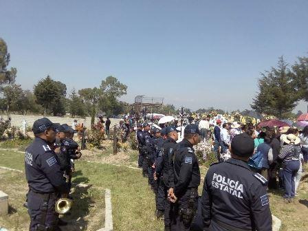 Entre porras y llanto despiden a ex alcalde de Tzompantepec imagen 3