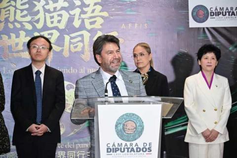 Inaugura Ray Vázquez Conchas la exposición “El arte del panda conectar al mundo” de Wei Xintian imagen 3