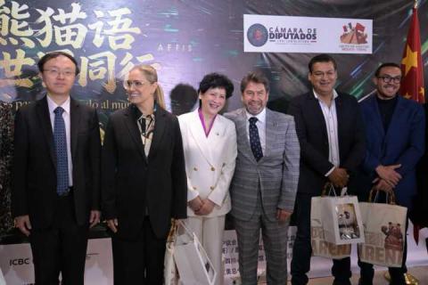 Inaugura Ray Vázquez Conchas la exposición “El arte del panda conectar al mundo” de Wei Xintian imagen 2