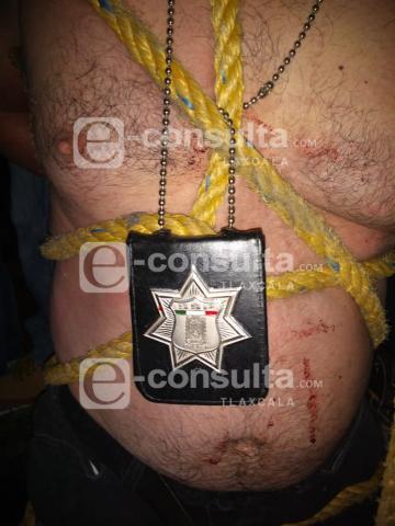 Por robar una camioneta intentan linchar a un policía de Puebla imagen 8