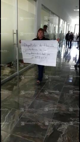 Inconformes por el caso Ixtenco se manifiestan en el Congreso imagen 2