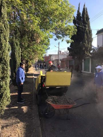 Trabaja Ayuntamiento de Apizaco en limpieza de espacios públicos imagen 1