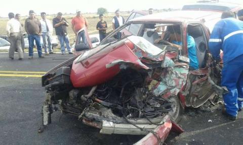 Camión impacta automóvil en Calpulalpan, hay un herido imagen 1