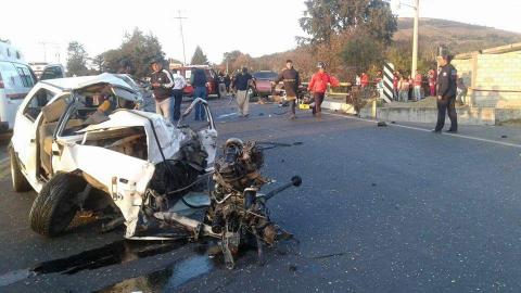 Encontronazo en la Apizaco- Tlaxco deja dos muertos imagen 1
