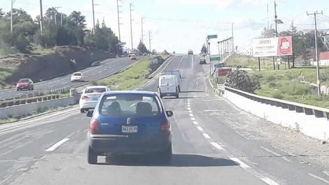 Atropella a motociclista y huye del lugar