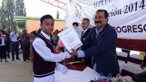 Líder de la CCCD Francisco Román Apadrina Secundaria Técnica imagen 1