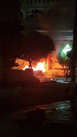 Habitantes se enardecen y queman vehículo en Tenancingo imagen 1