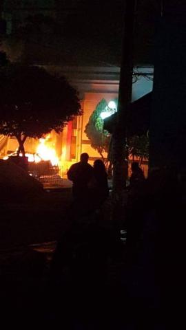 Habitantes se enardecen y queman vehículo en Tenancingo imagen 2