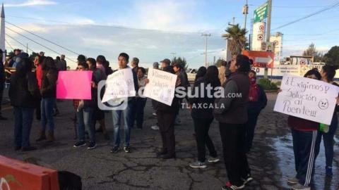 Cumplen su amenaza y bloquean carretera Tlaxcala-Apizaco