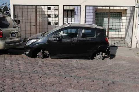 Roban rines a automovilista en la capital del estado