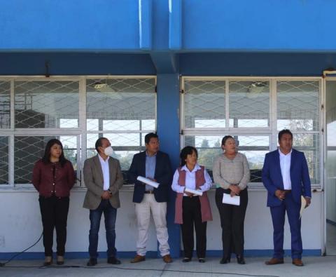 Alcalde de Xiloxoxtla reconoce el talento de estudiantes durante el concurso de ofrendas imagen 2