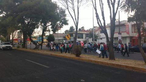 Cierran gasolinera simbólicamente imagen 1