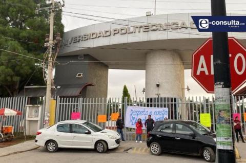 Bloquean docentes y alumnos acceso a la UPTx; Exigen destitución de la rectora por incumplir acuerdos