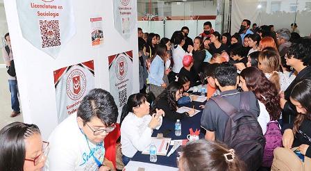 Con gran afluencia, pone en marcha UATx Feria Profesiográfica
