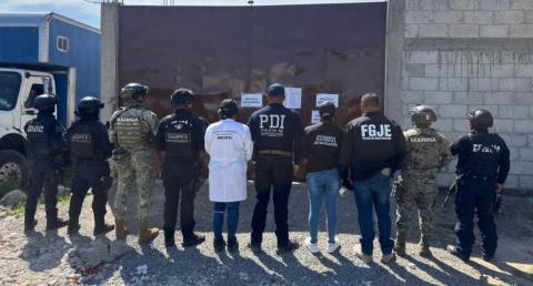 Cumplimenta FGJE orden de cateo en San Pablo Del Monte; localiza cajas con mercancía