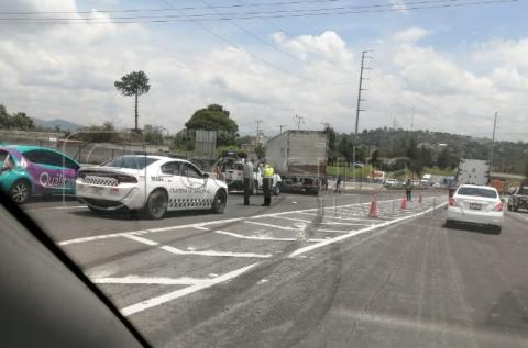 ¡AlertaVial! Tráiler queda atravesado en el Libramiento Apizaco-Huamantla a la altura de la “Y”