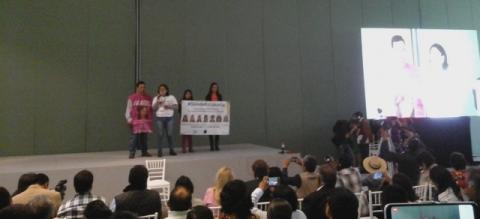 Mamá de desaparecida se queja del gobierno estatal en Foro por la Paz